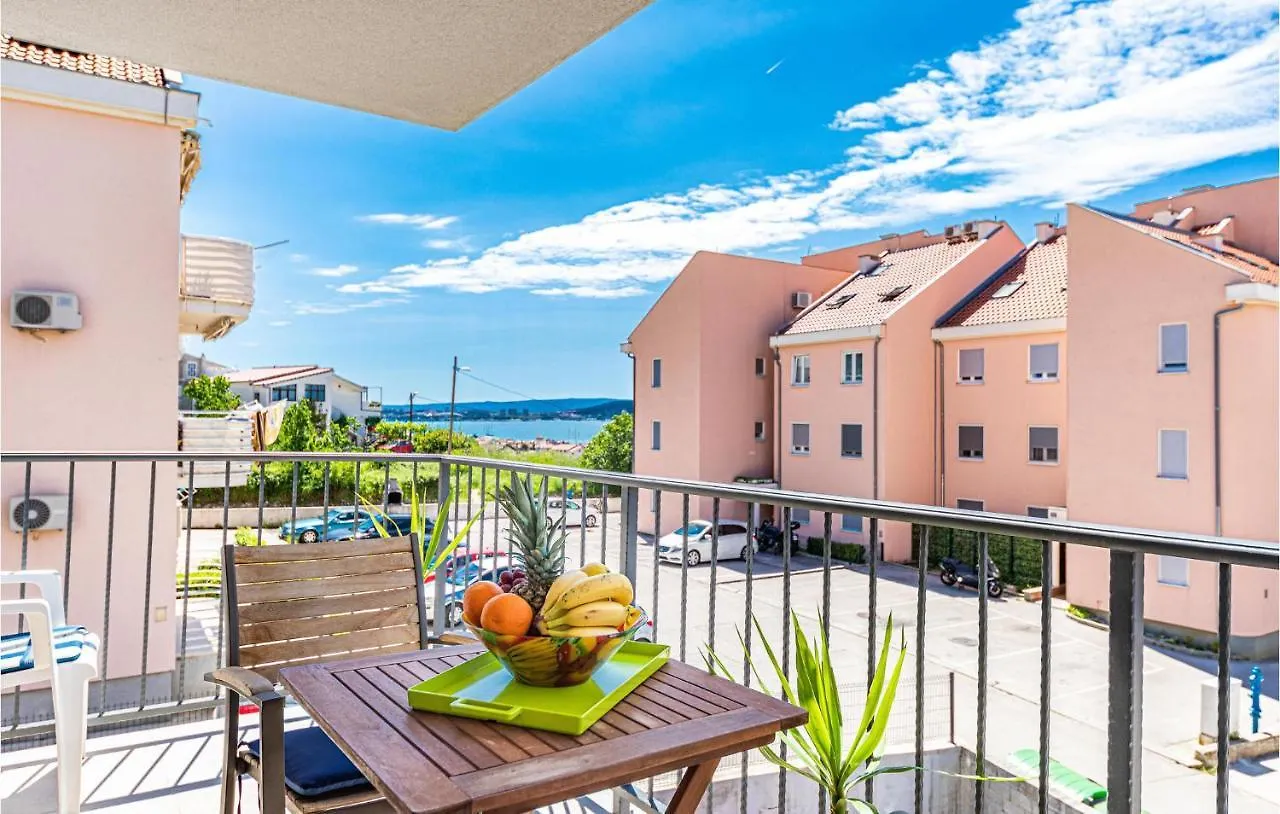 Cozy Apartment In Kastel Kambelovac With Wifi Kastela