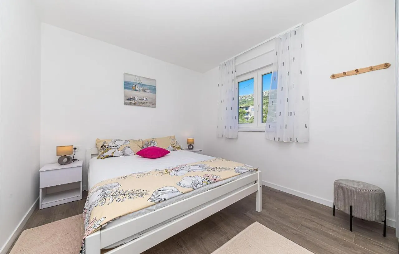 Cozy Apartment In Kastel Kambelovac With Wifi Kastela 0*,