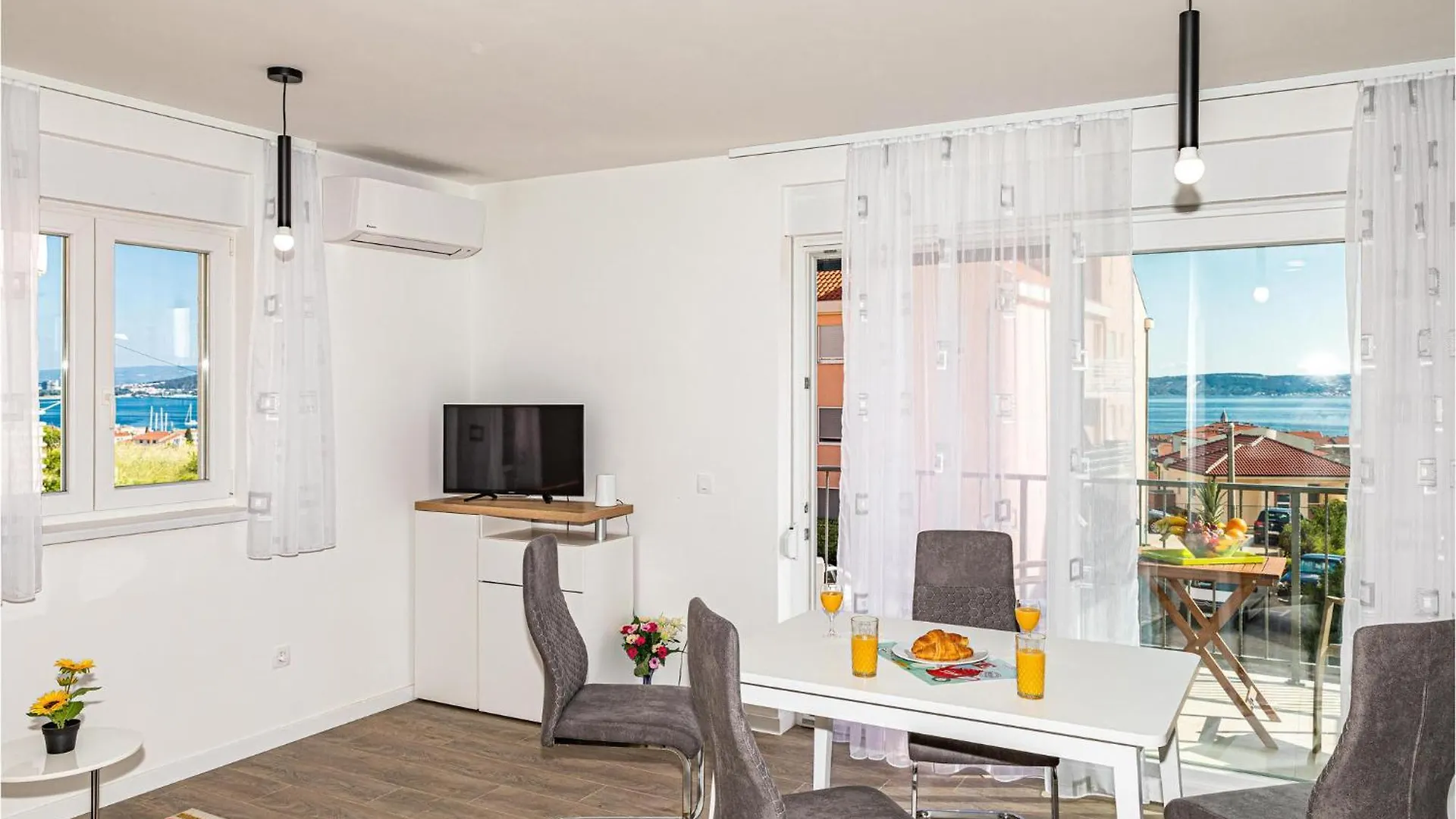 Cozy Apartment In Kastel Kambelovac With Wifi Kastela 0*,