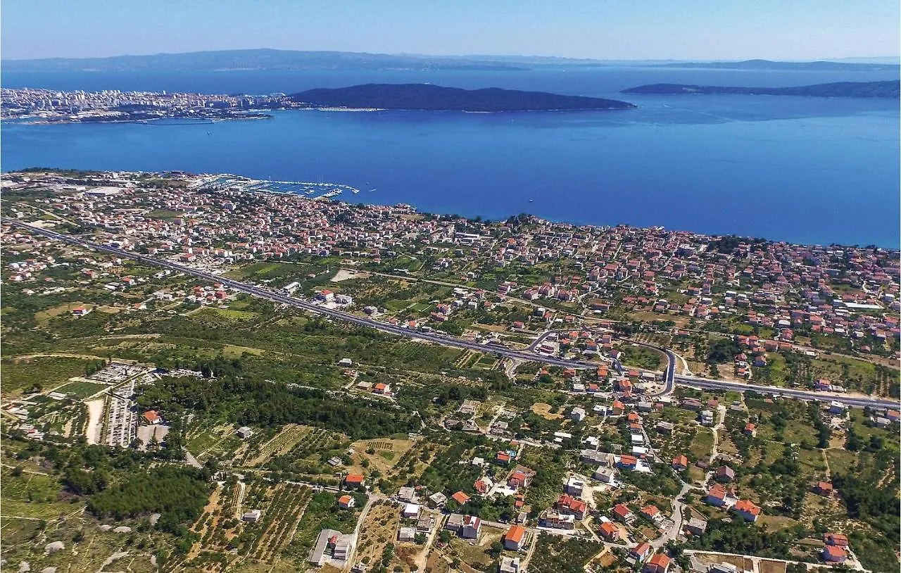 Cozy Apartment In Kastel Kambelovac With Wifi Kastela 0*,  Croatia