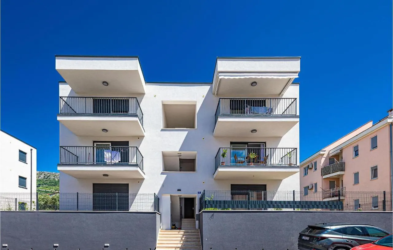 Cozy Apartment In Kastel Kambelovac With Wifi Kaštela
